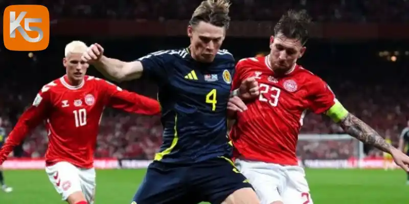 Danh sách cầu thủ ra sân của hai đối thủ Scotland và Brazil
